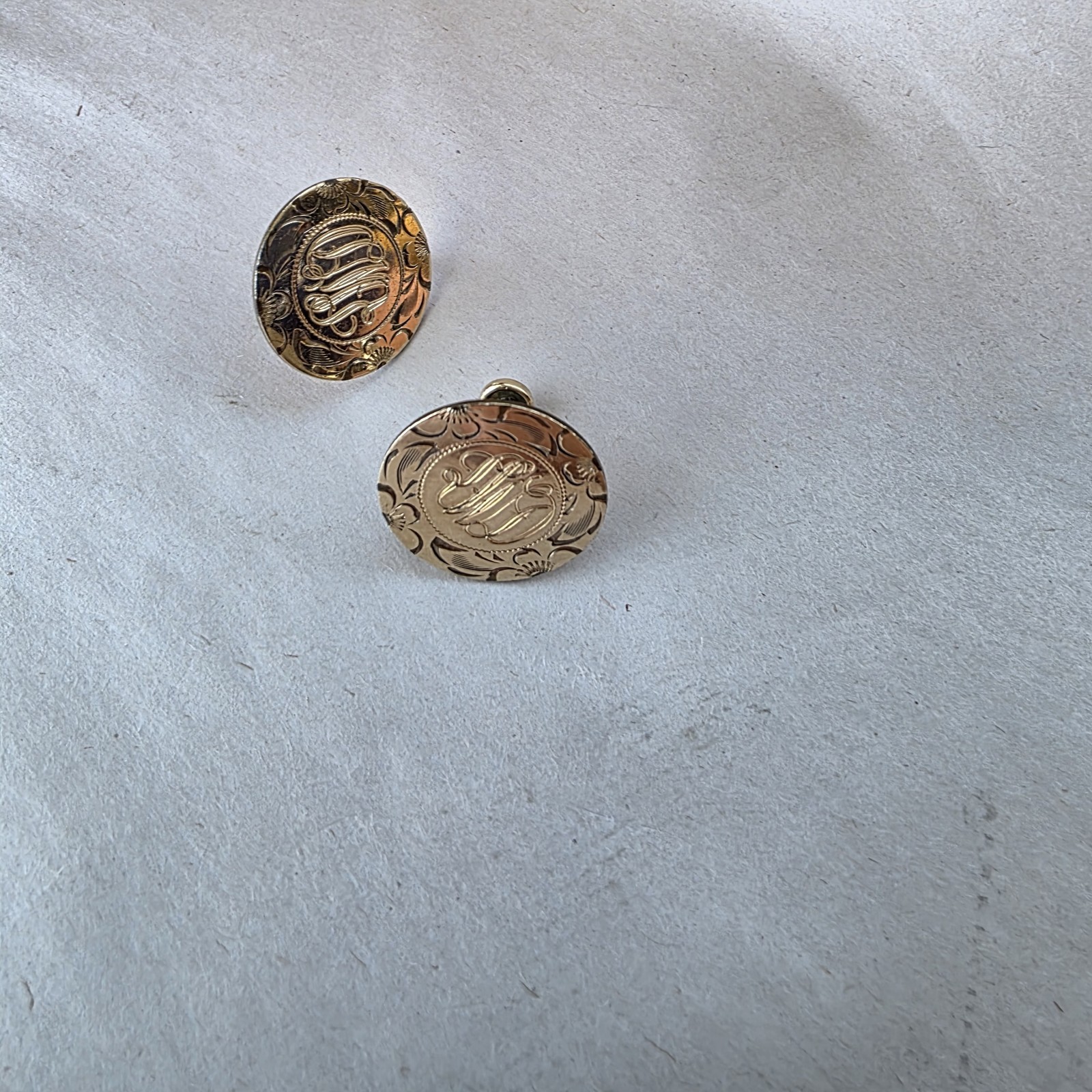 MK Monogram Screw Back Earrings Gold Filled 1″ Coin Round Old Money Signed Vtg