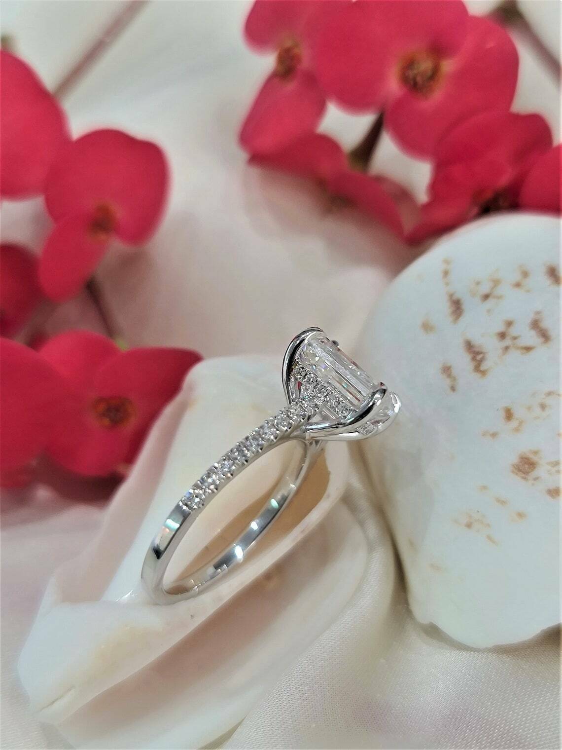 3.00 Ct Emerald Simulated Diamond Halo Wedding Ring For Gift 925 Sterling Silver