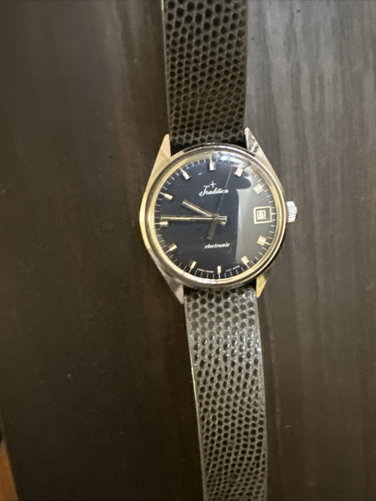 Traditional Electric Watch Men’s Working Perfect Beautiful Mucement Watch