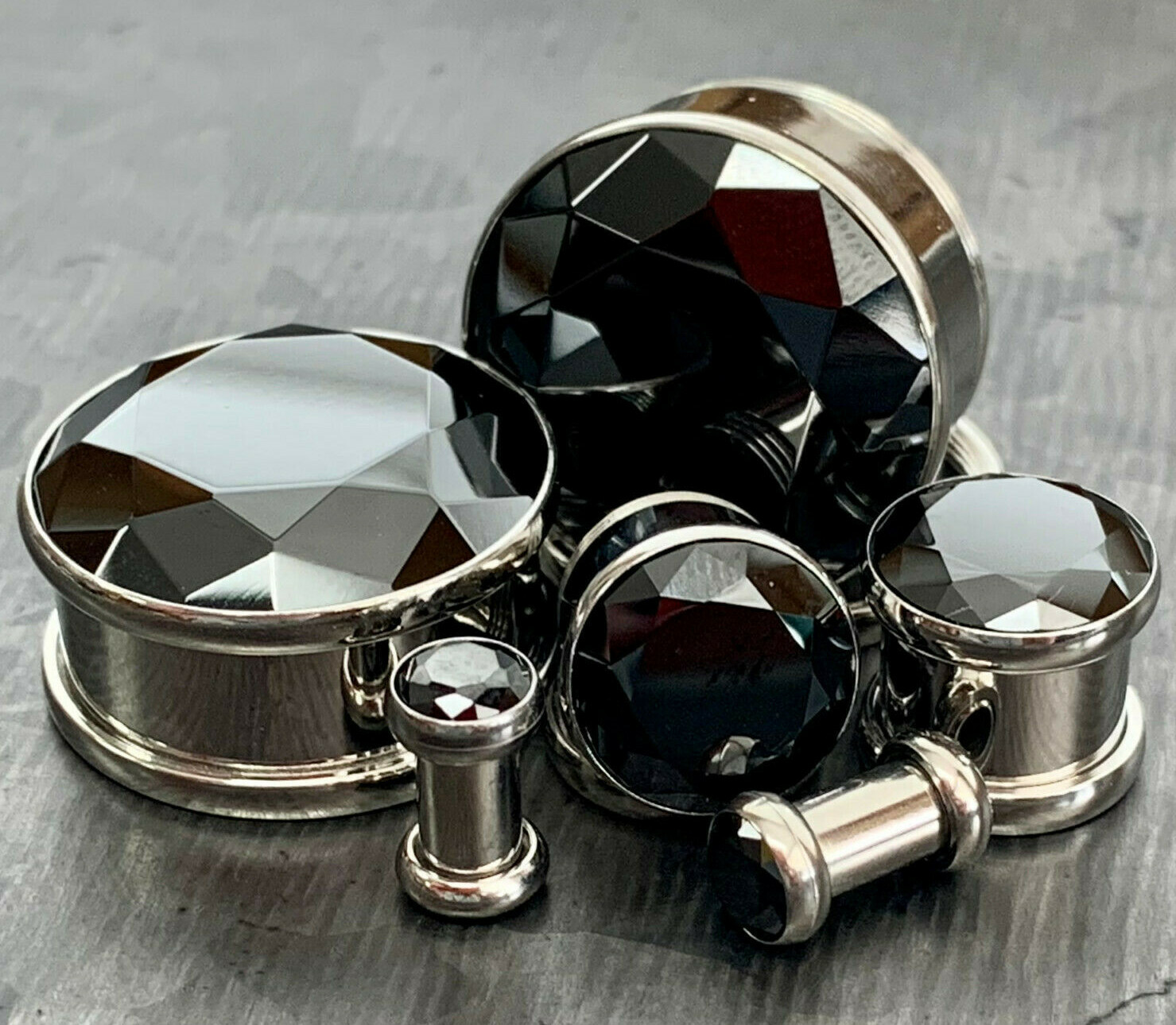 PAIR Large Black Gem Screw Fit Tunnel Plugs Gauges Pierced Body Jewelry Piercing