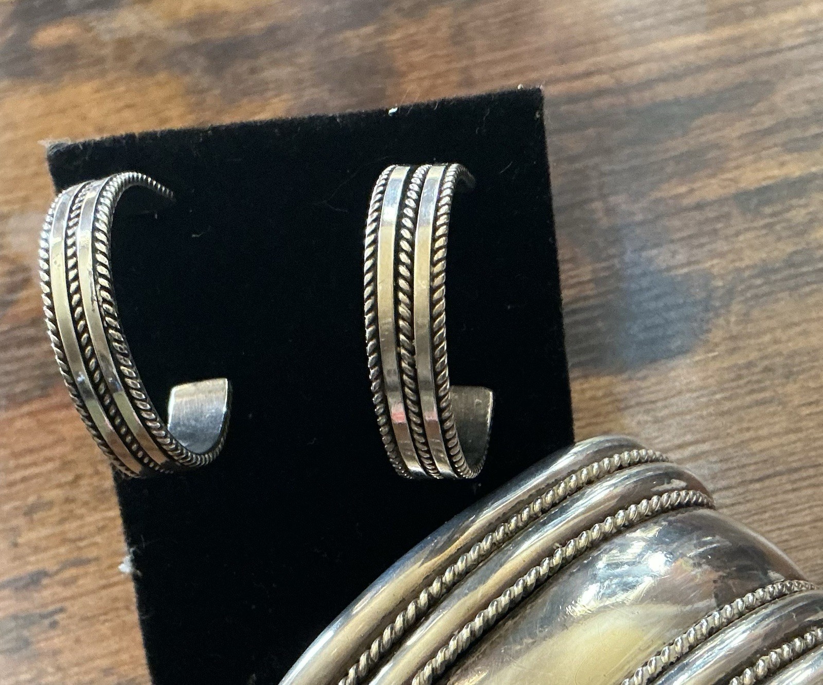 VINTAGE TOM HAWK STERLING SILVER THICK HOOP EARRINGS 18 GRAMS