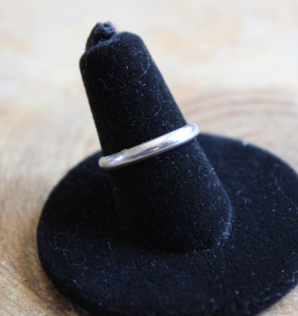 Smooth Sterling Silver Band Ring 3mm size 7 signed