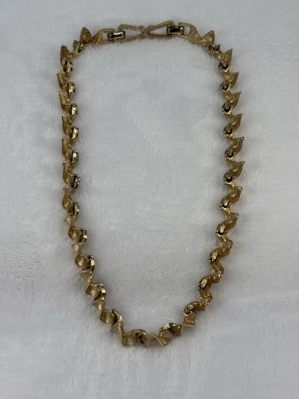 Rare Vintage Marcel Boucher Signed 8583 Gold Tone Spiral Folded Petal Necklace