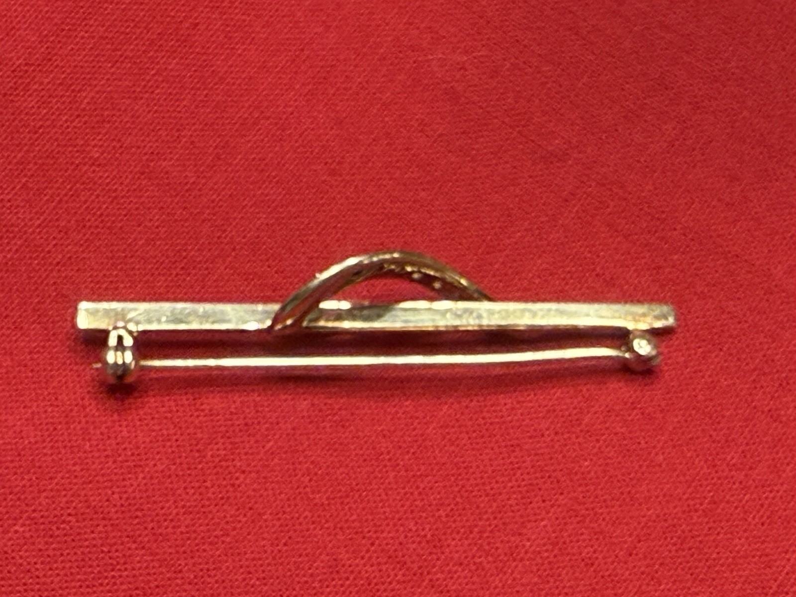 Vintage 14k Gold Bar Brooch With Looping Ribbon Design Accented With Diamonds