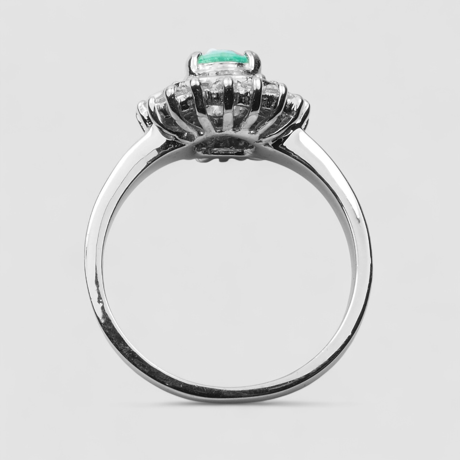 Delicate Neon Emerald Colombian 925 Sterling Silver Handmade Fine Rings Size 7.5
