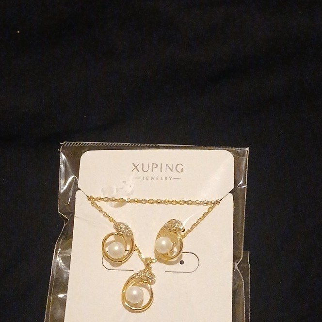 Xuping Signed Gold Tone White Round Pearl & Crystal Necklace Earrings Set