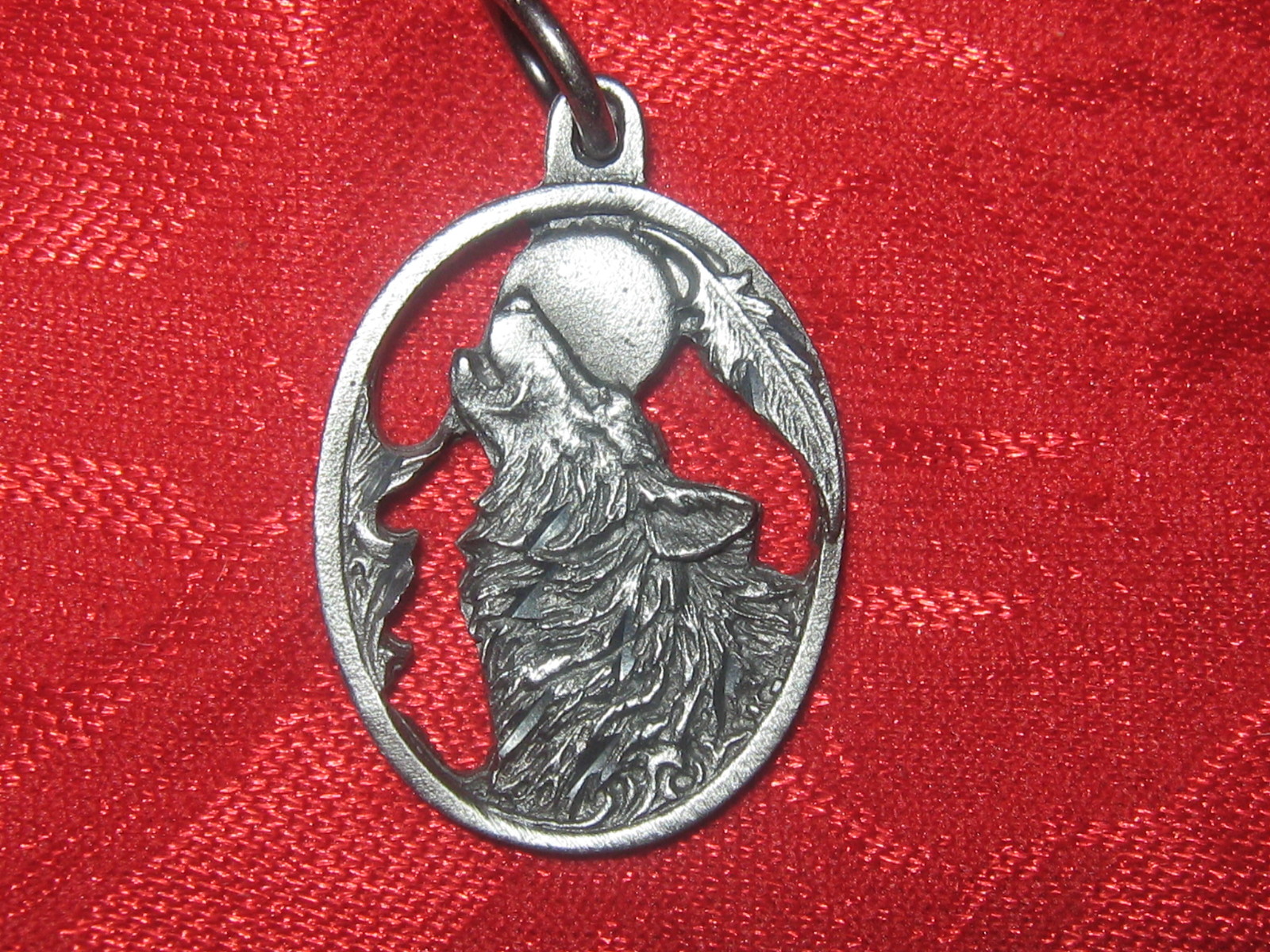 Pewter Silver Tone Oval Southwest Howling Wolf Moon Pendant Charm Necklace