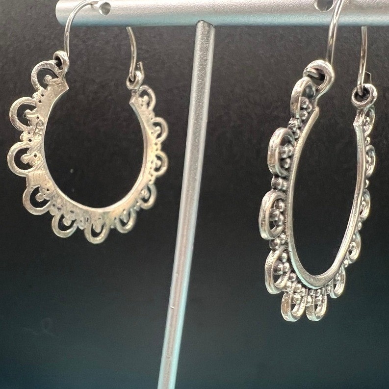 Sterling Silver Hoop Earrings Geometric Filigree Design Wire Catch 1.5″ 5.7g