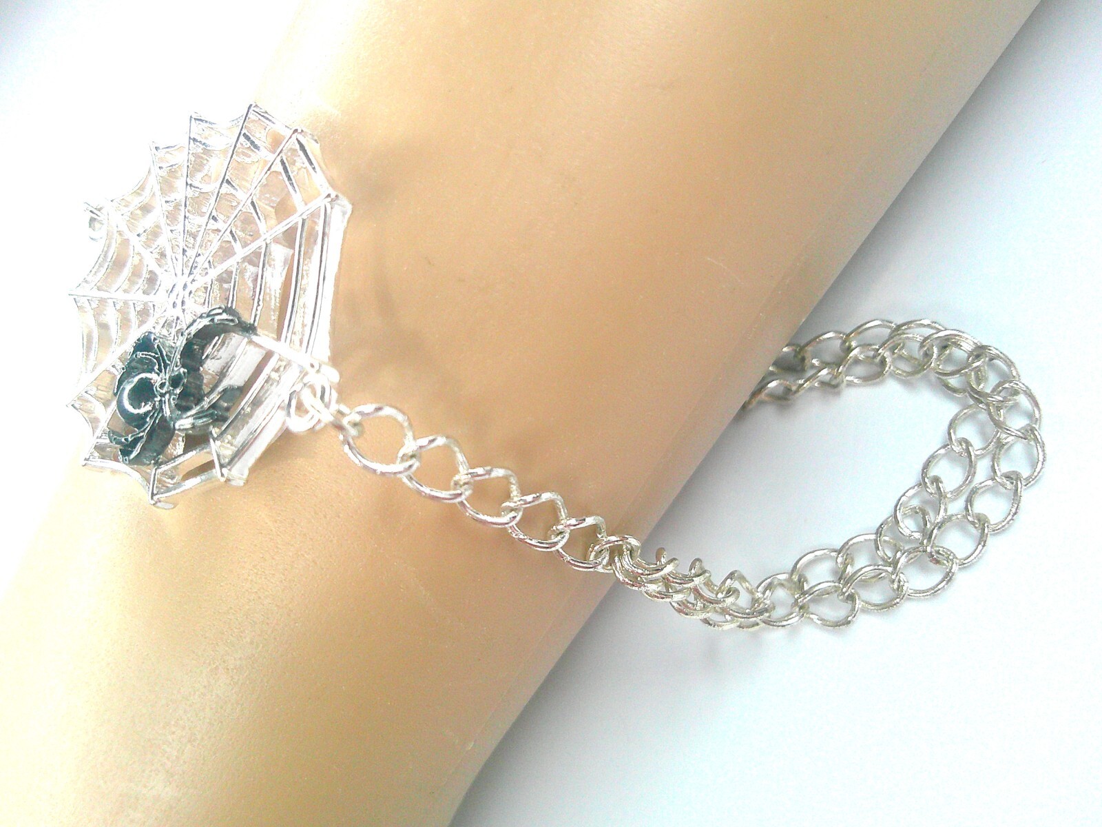 Halloween Spider Web Bracelet Silvertone 7.5 in Fashion Costume Lightweight