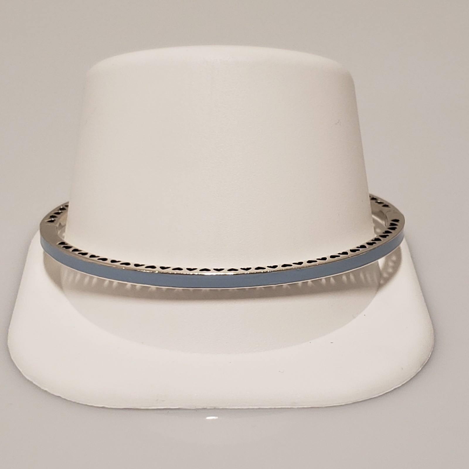 Pandora Sterling Silver Radiant Hearts Light Blue Enamel Bangle 590537EN13 7.9″