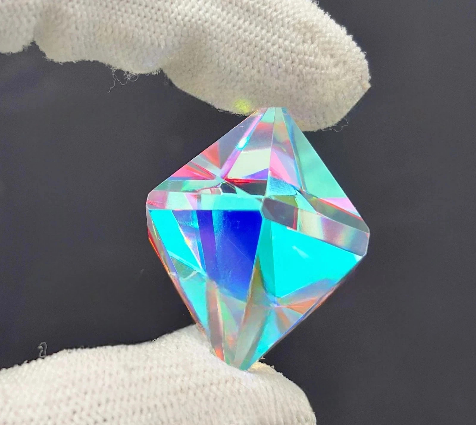 Natural Brazilien Rainbow Mystic Quartz 97.5 Ct Fancy Cut Untreated GEMSTONE