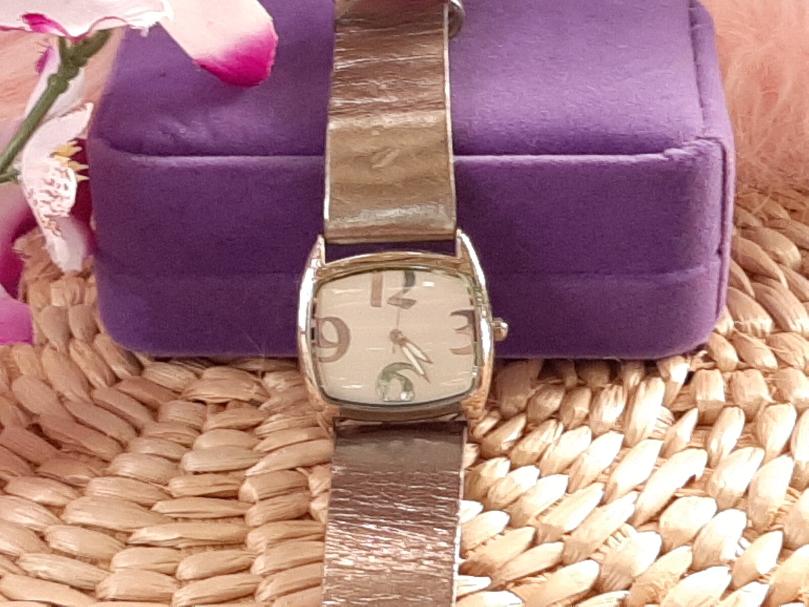 LADIES BIG NUMBER PEWTER SILVER BAND WATCH NWOT NEEDS BATTERY
