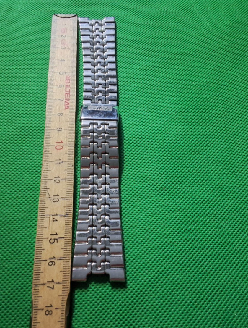 New Mido Stainless Steel Wrist Watch Bracelet 24 mm.