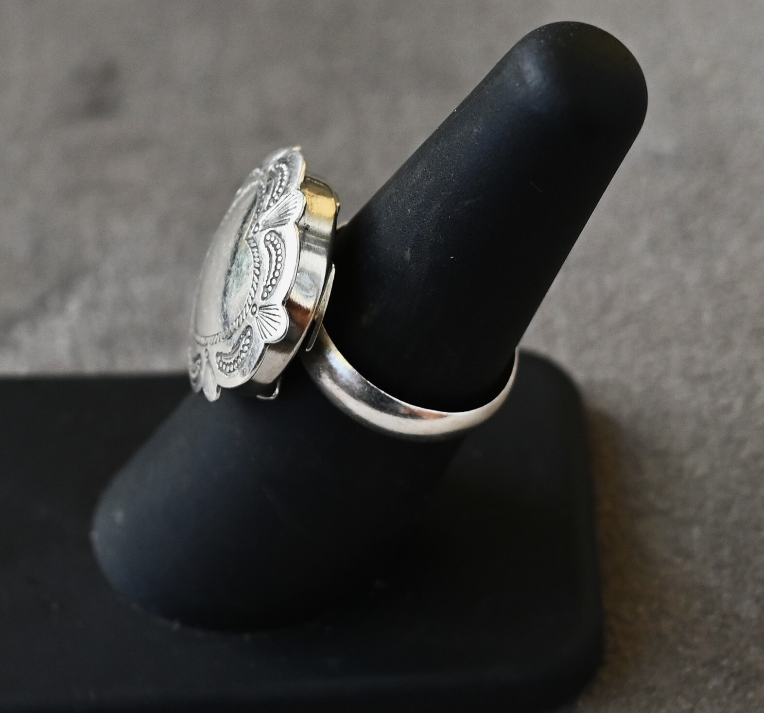 Unique Navajo Button Cover Ring by Davin Benally Sterling Silver 5.8 grams