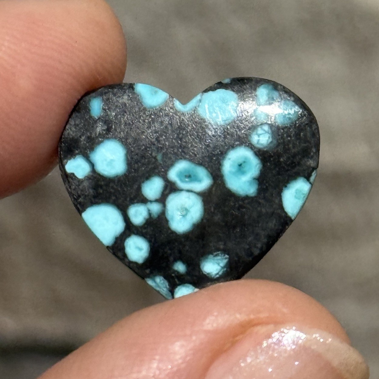 7.6ct 19×17.3×3.2mm Polished Hubei Turquoise Heart Cabochon Loose Gemstone