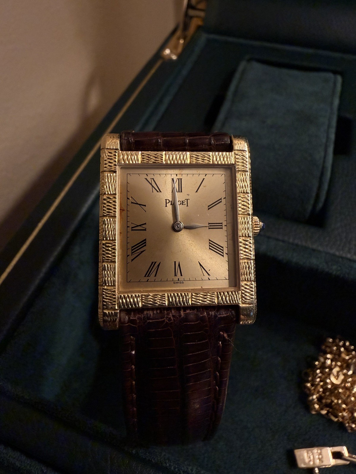 Vintage Piaget 9133 18k Yellow Gold Ultra-Thin Caliber 9P Mechanical – Guilloché