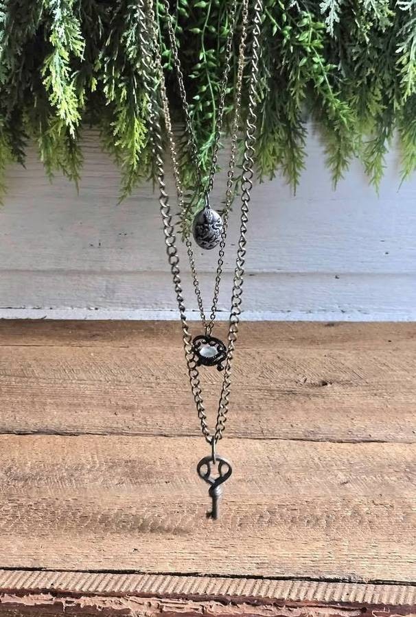 2011 Twilight Saga Breaking Dawn Part 2 Alice Cullen Prop Replica Necklace