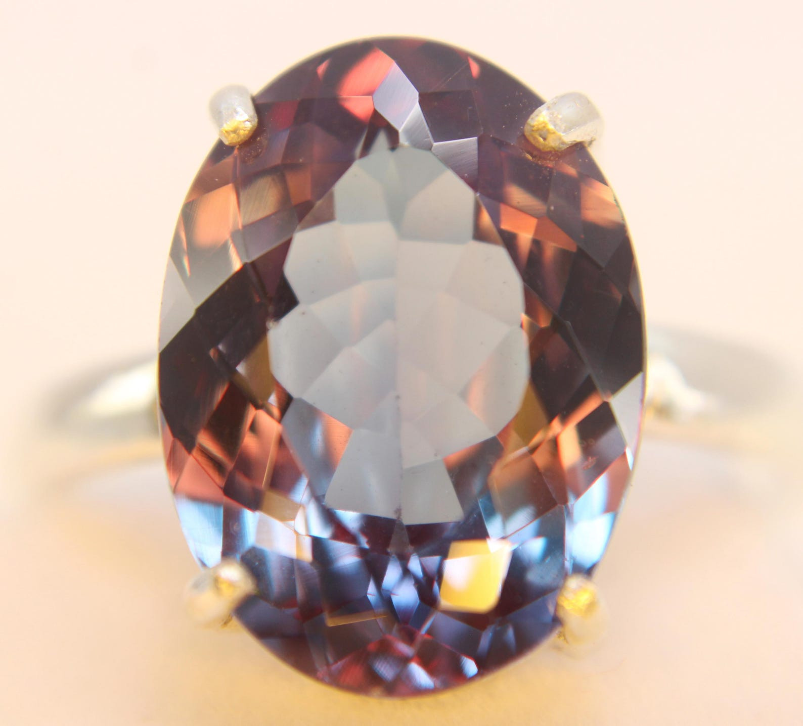 10 Ct Elegant Alexandrite Solitaire Ring – Vintage Jewelry- Crafted 925 Silver