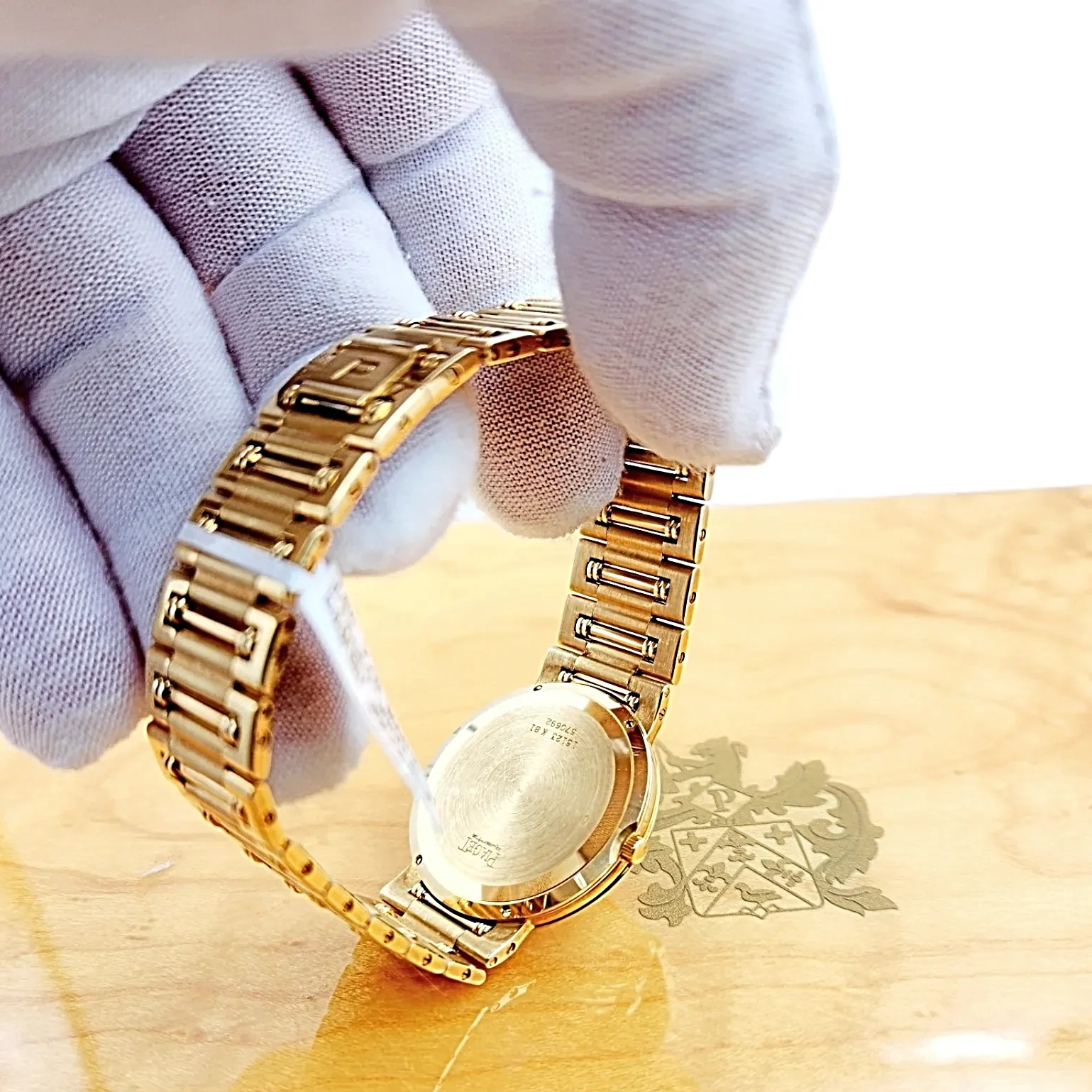 Men’s Piaget 31mm Dancer Vintage Solid 18K Yellow Gold Band Watch w/ White Dial.