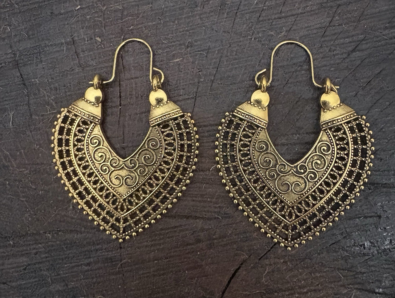 gold tone fan shape metal dangle/drop hook earrings for lobe no stone