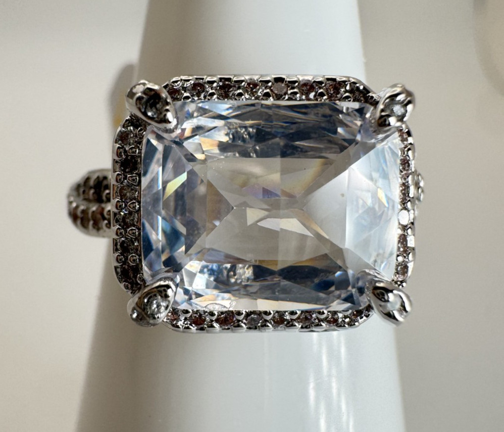 Size 7 Bomb Party Ring – RG25368 “Soak In The Sun” Diamond CZ On Rhodium