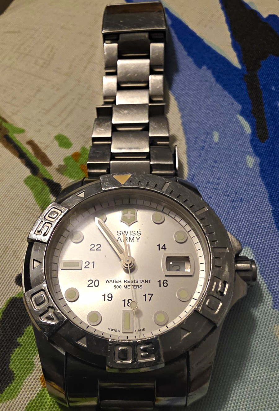 Victorinox Swiss Army Diver 500m Quartz Stainless Bracelet Silver Dial Date