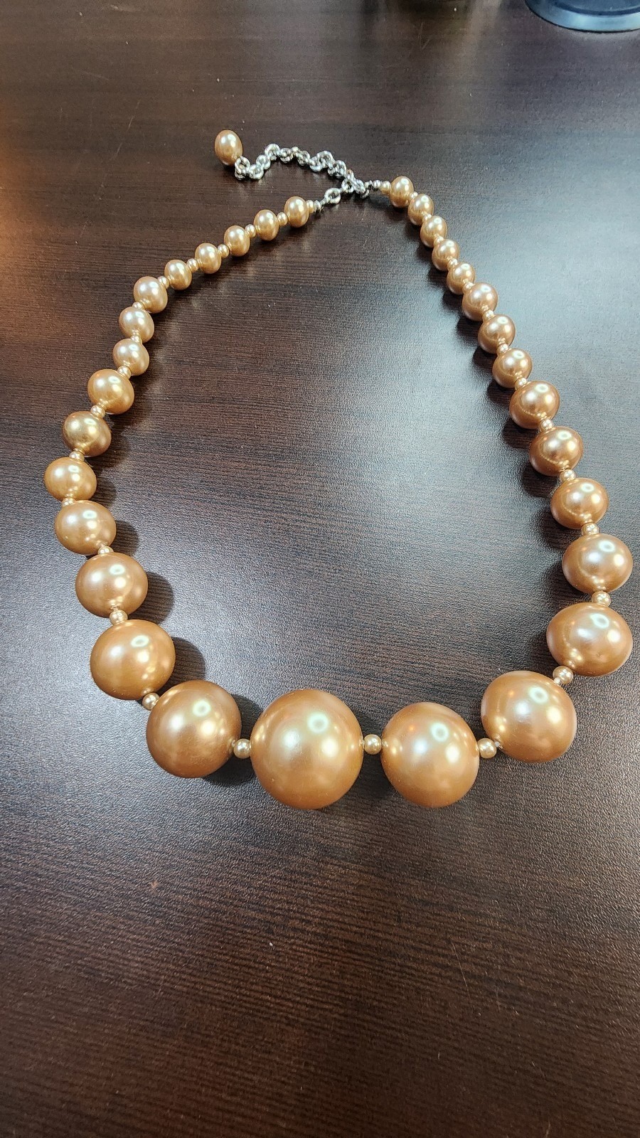 VINTAGE 1950s LUCITE BEAD NECKLACE Blush Beige Graduated