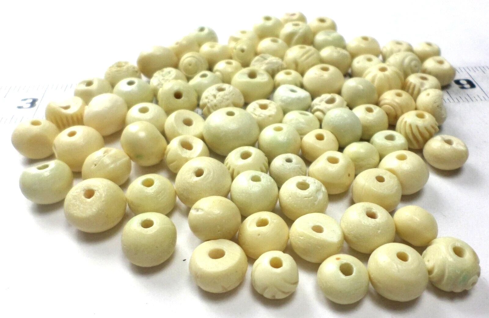60 Vintage Buffalo Cream Vanilla Bone Carved Large Round Beads Mostly 26mm