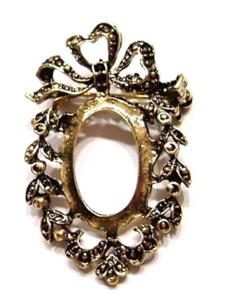 4 of 25x18mm Antique Gold Heart Wreath Pin/Brooch or Pendant Settings, Nice