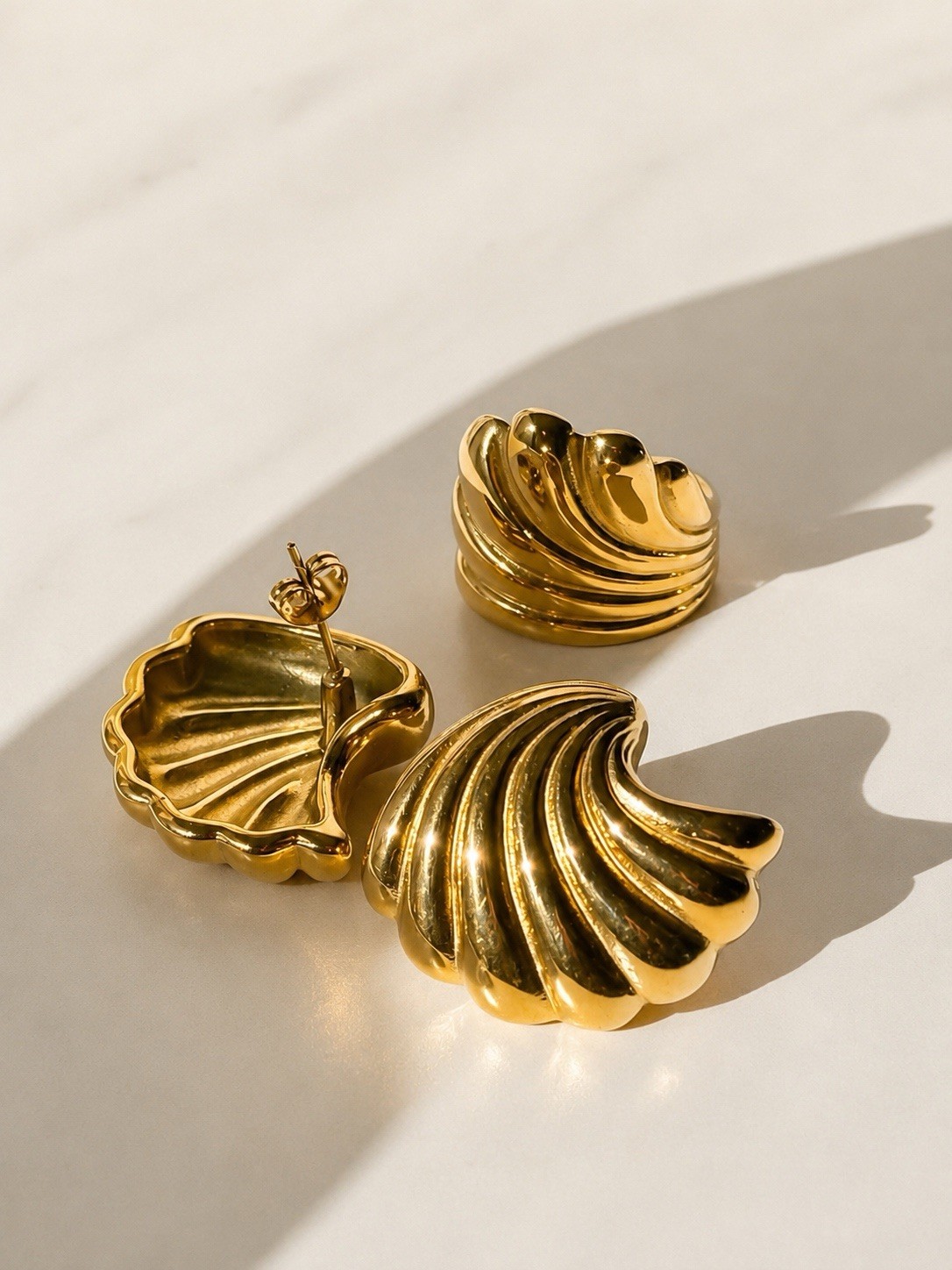 ✨ Glossy gorgeous Chunky Gold Statement Ring Size 7 ✨ waterproof