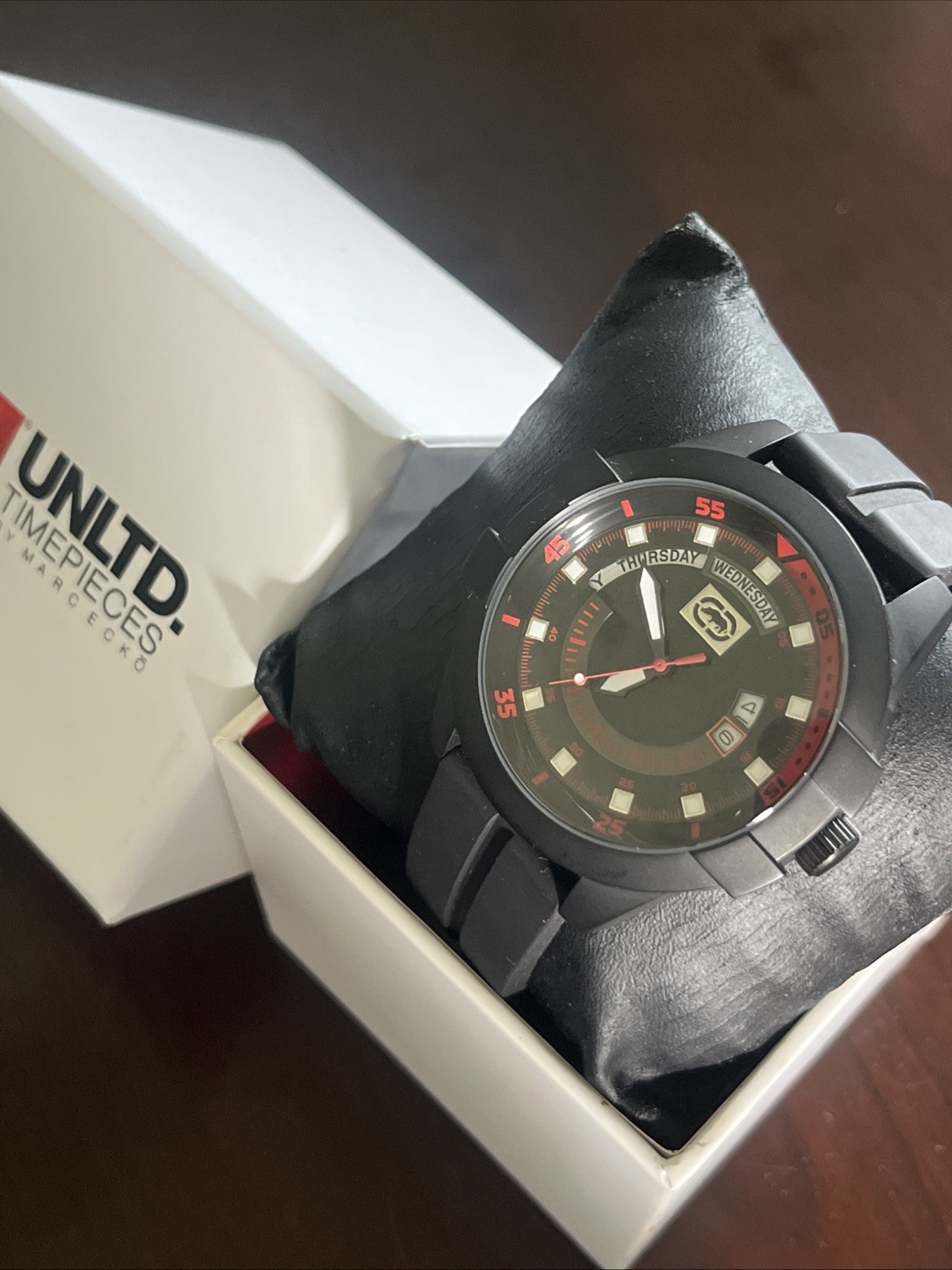Brand New Marc Ecko The E-go E12583G1 Black Resin Date Quartz Watch