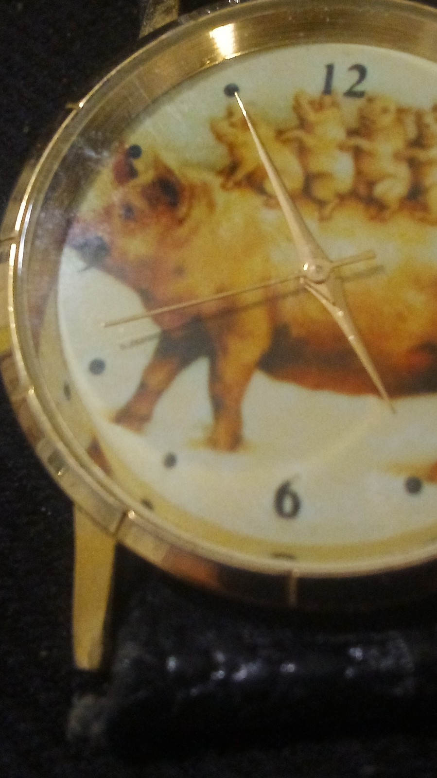 Analog Wristwatch Round Gold Case Animal Dial Black Leather Band Arabic Indexes