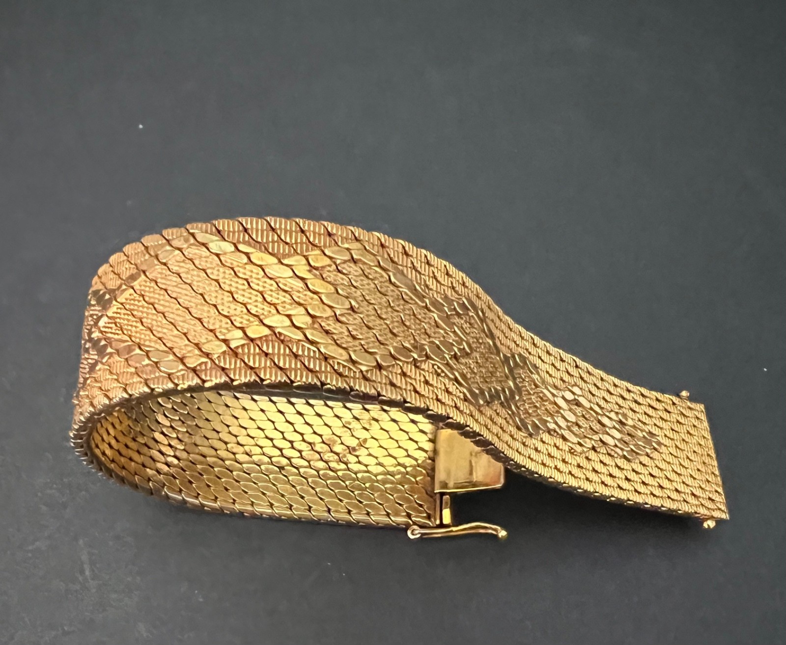 Italian 18K Gold Plated Wide Mesh Link Bracelet Textured Pattern Yellow Gold