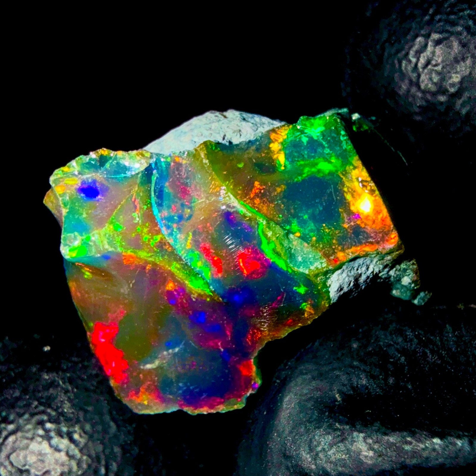 Black Opal gemstone, Natural Fire opal rough, Ethiopian dry opal 7 Ct 16×14 mm