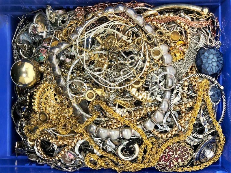 FREE SHIP 3 LBS Huge Lot Jewelry VTG Now Rhinestone Harvest Brooch Art FUN HUNT!