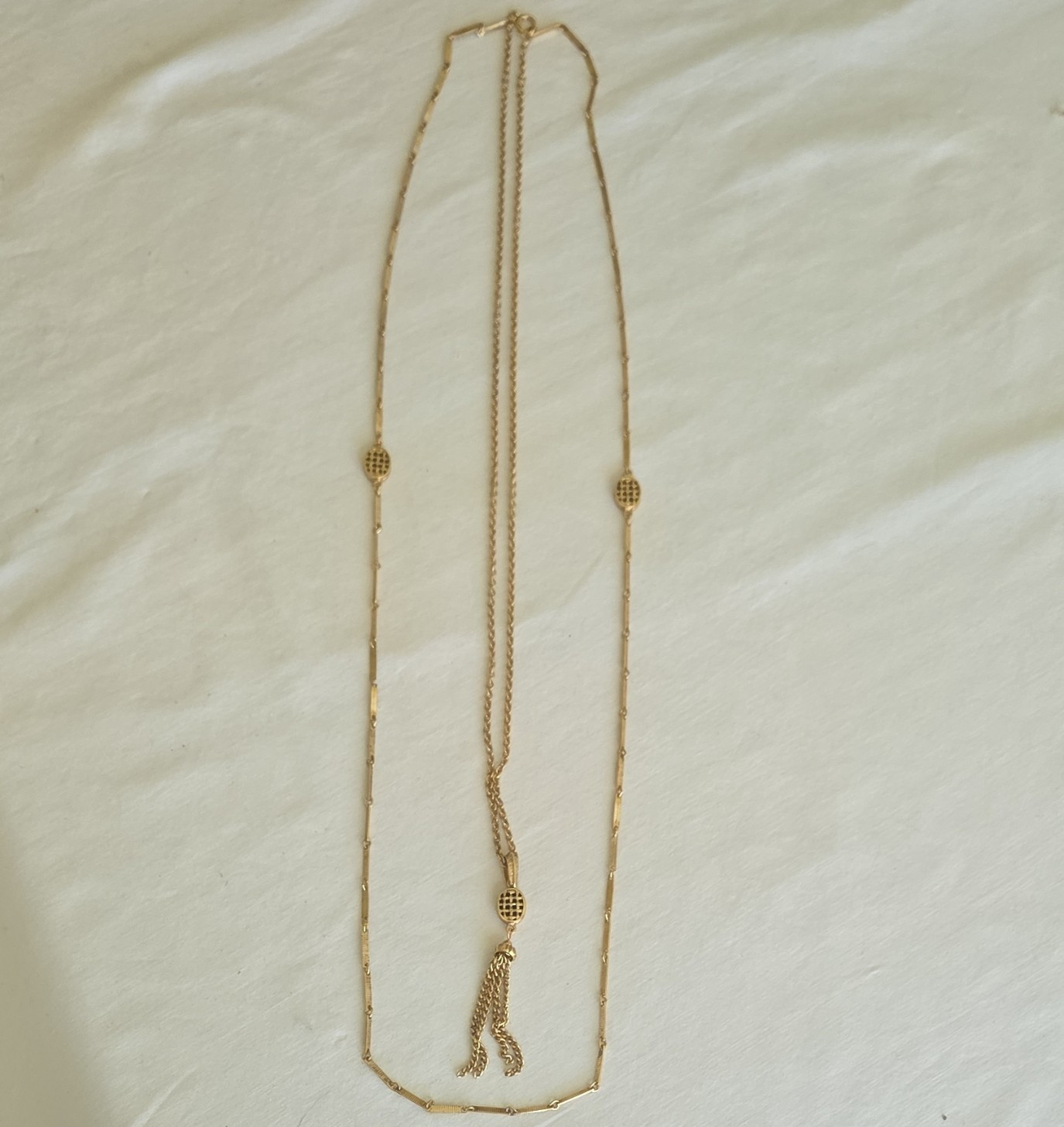 Gold Tone Tassel Pendant Necklace Cable Chain Spring Ring Closure