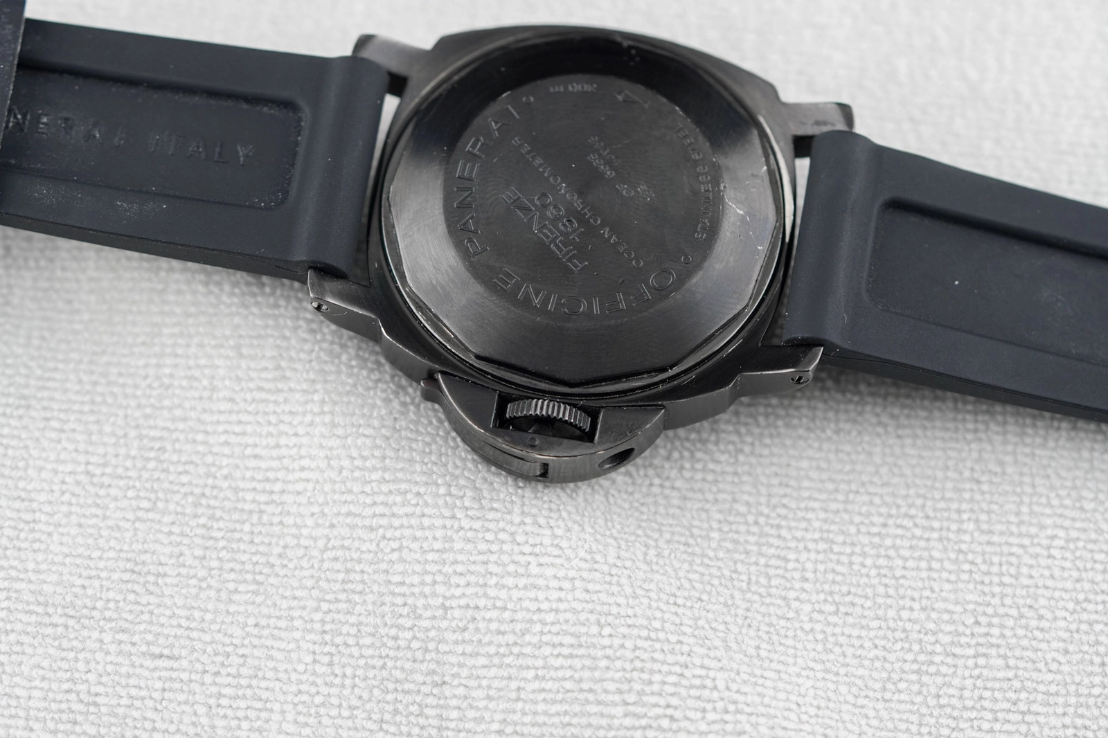 Panerai Luminor Gmt Automatic Black Dial on Leather PAM00088