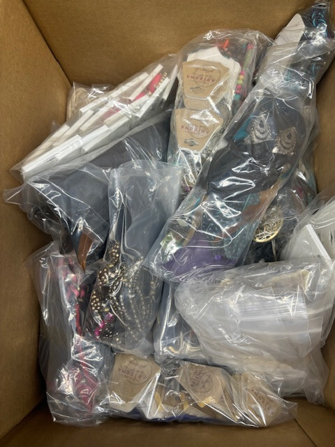 FASHION JEWELRY 300 PC MIXED LOT – BAGGED NO TANGLES & CARDED, READY FOR RESALE