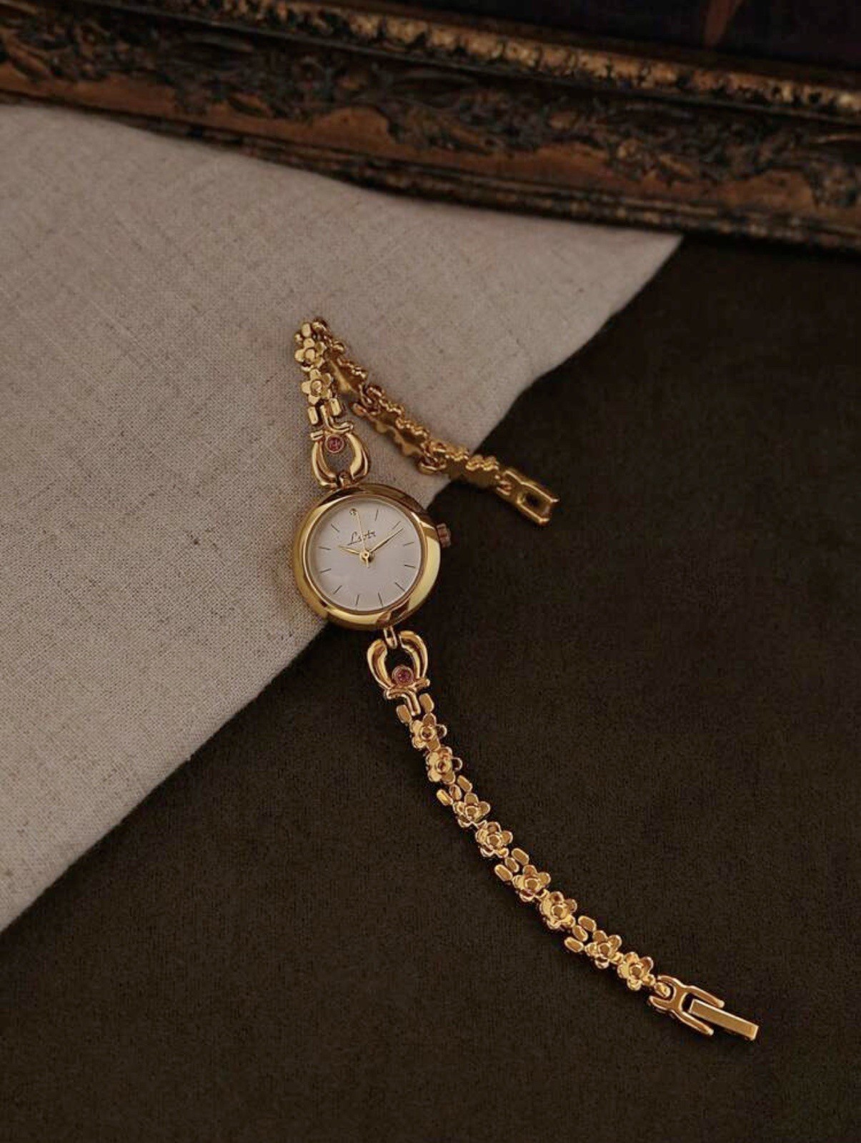 Gold French Vintage Style Unique Dainty Women’s Wrist Watch Trendy Cute Gift