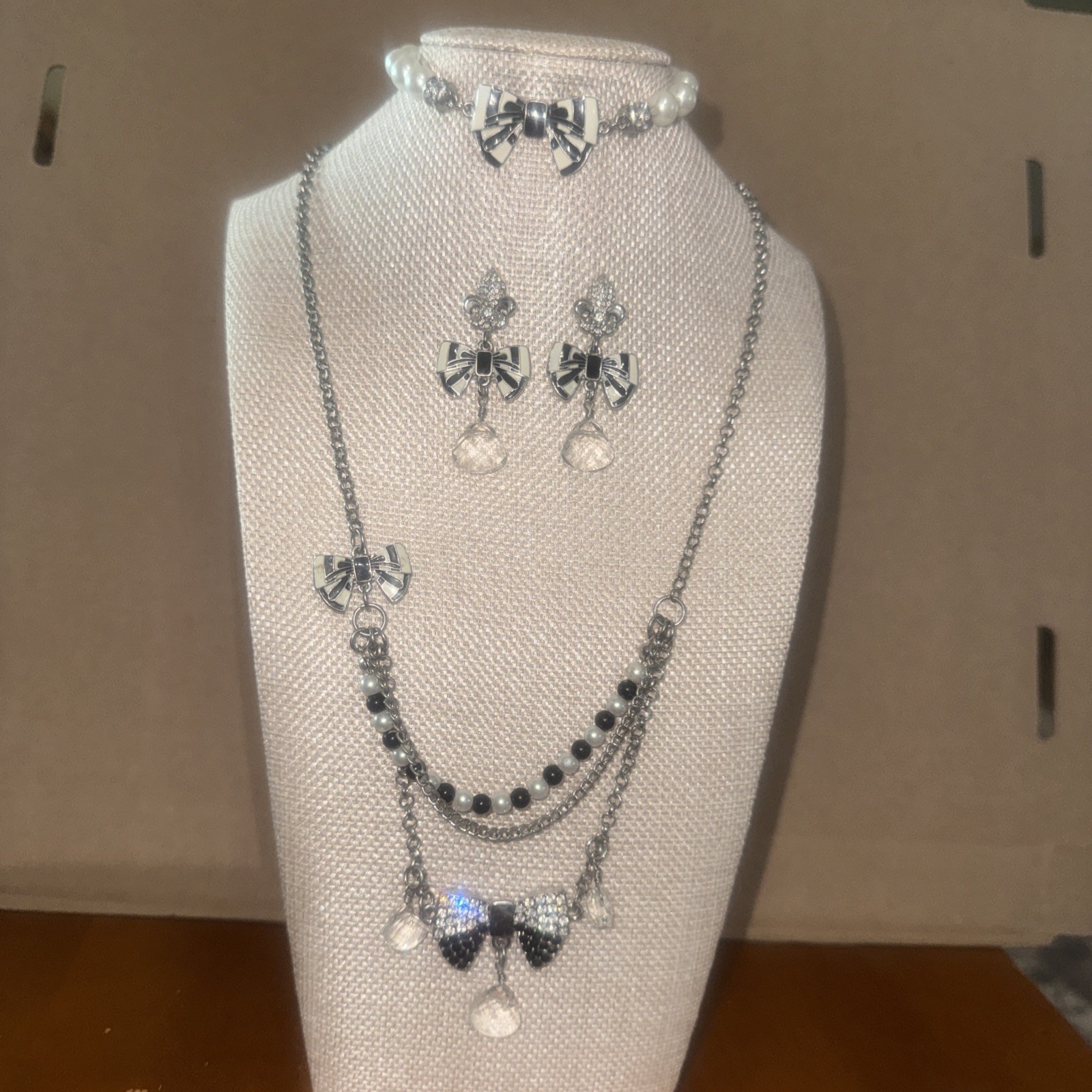Ritzy Couture Fancy Three-Strand Decorated Bow Necklace, bracelet & earrings