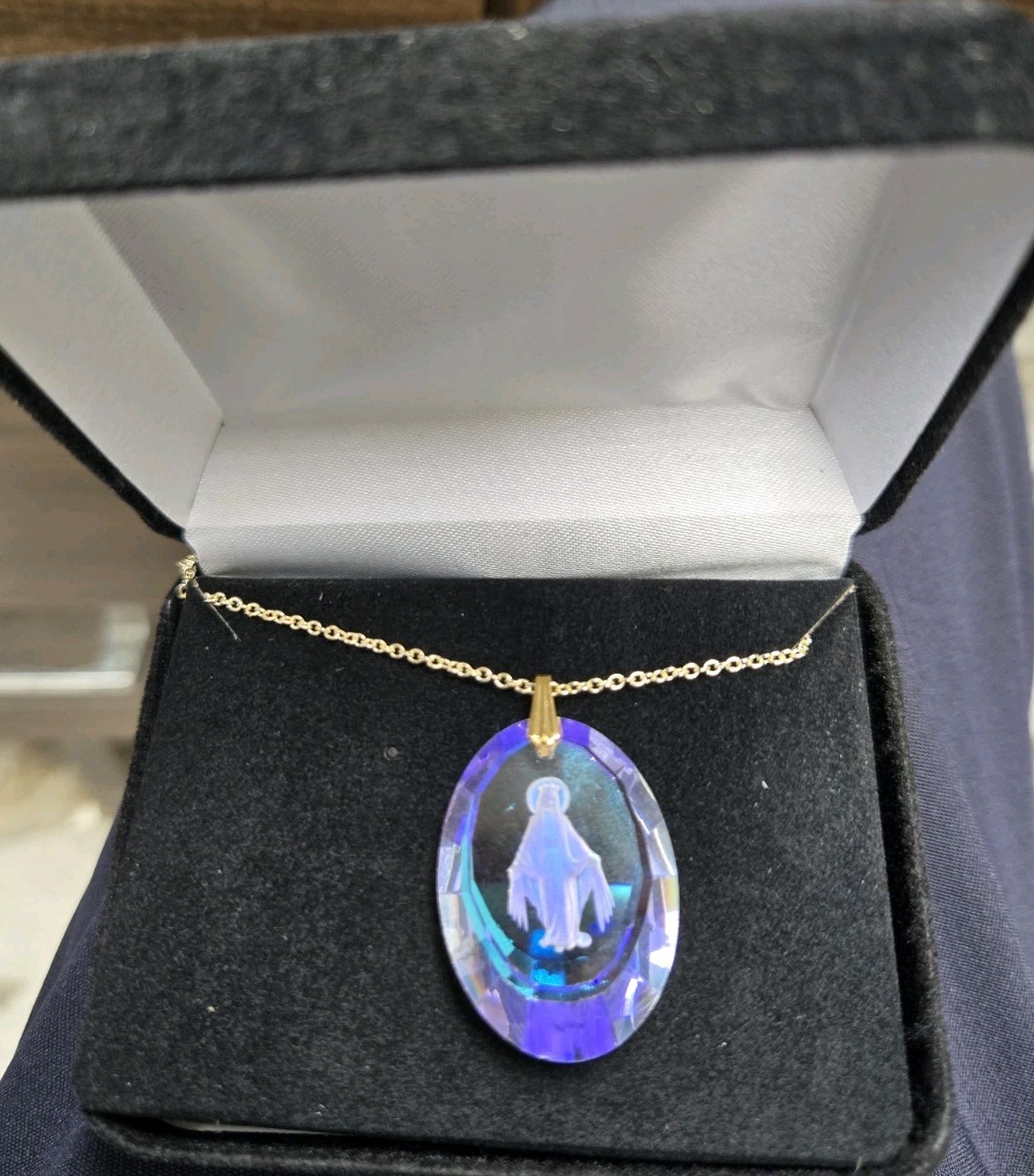 Gold Tone Cable Chain Necklace Aurora Borealis Oval Crystal Bezel Pendant