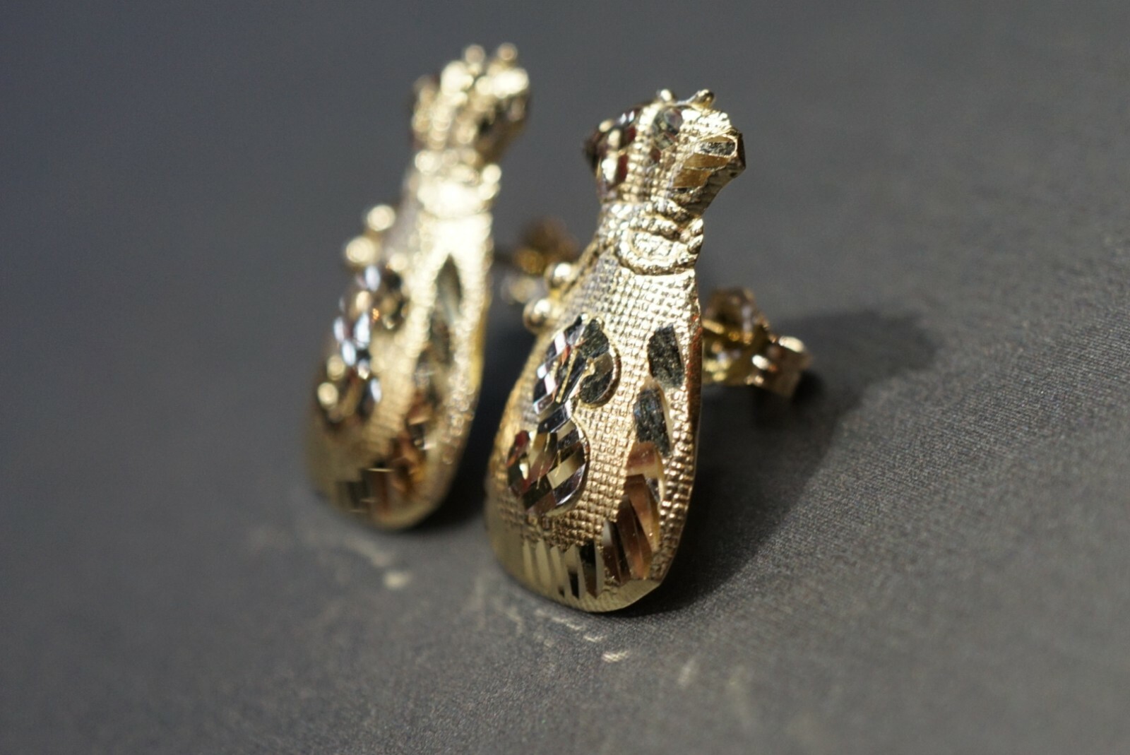 10K Solid Yellow Gold 0.75″ Diamond Cut Money Bag Stud Earrings.