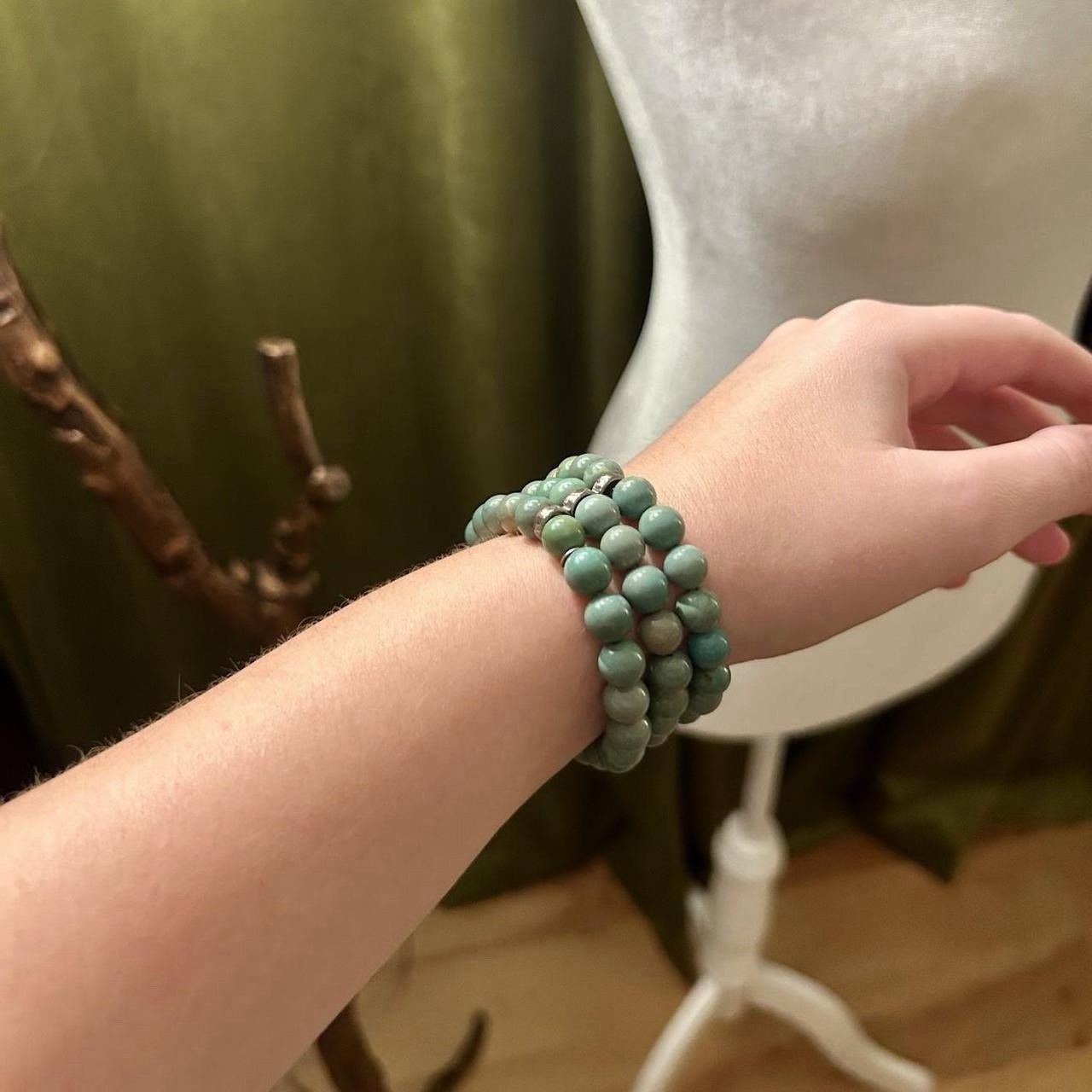 Green Turquoise Round Stone Bead Wrap Bracelet Multi-Strand Stretch Silver Tone