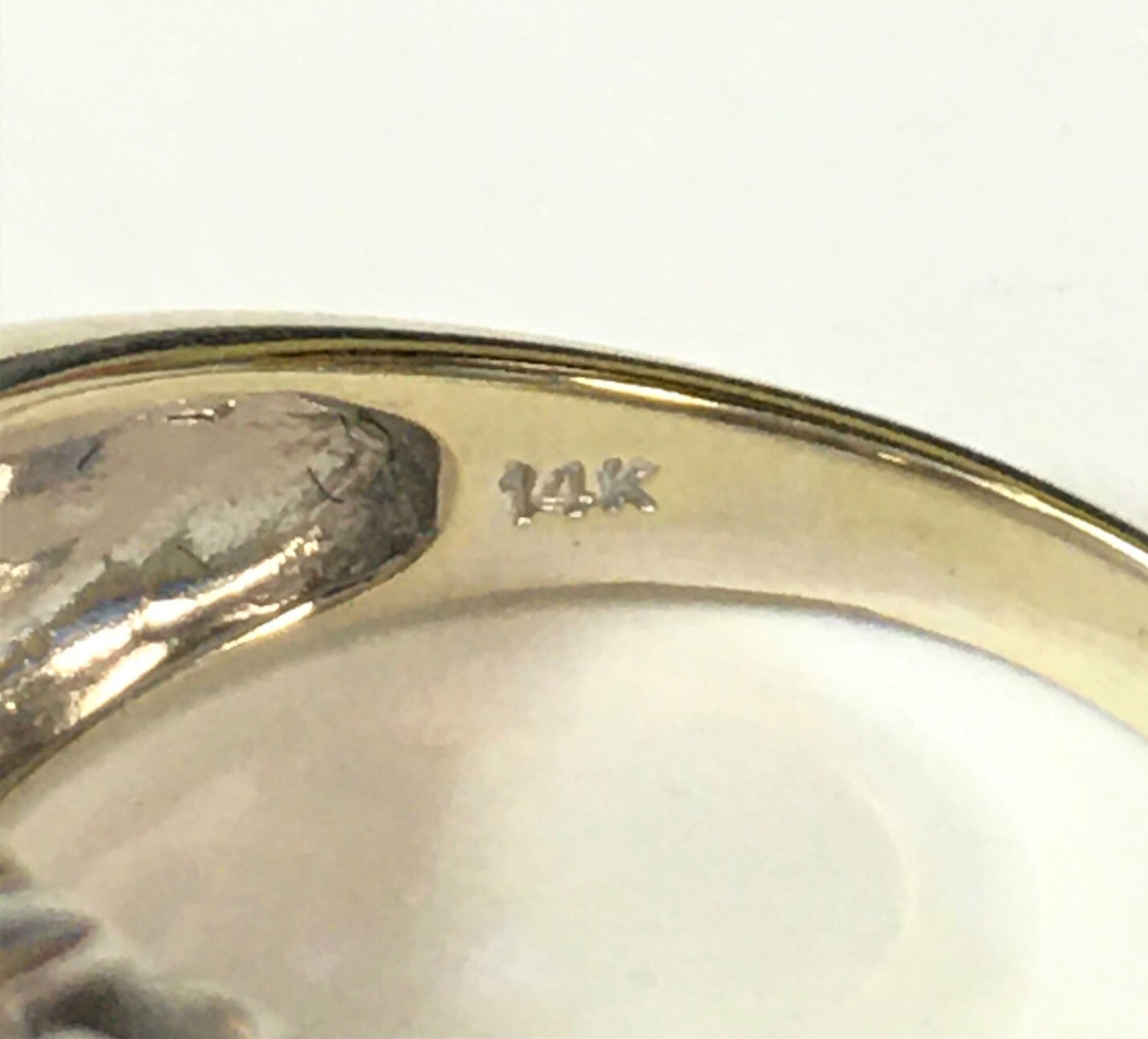 14k White Gold Ring with Blue Topaz and 0.16ctw Diamonds (Size 6.75) 5.3 gram