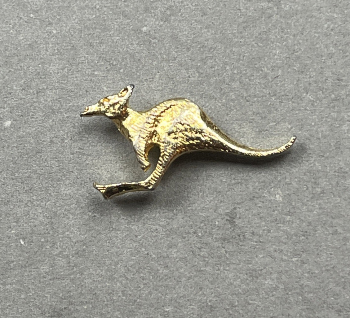Vtg Gold Tone Kangaroo Lapel Hat Bag Jacket Pin Signed Korea