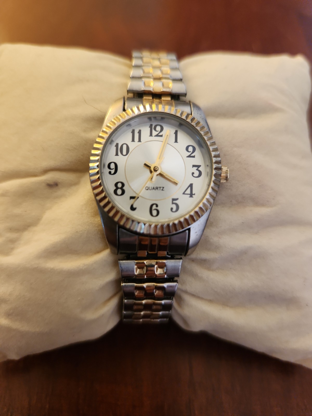 Lady’s Vintage Quartz Sliver And Goldtone Stretch Band Watch, Works, New Battery