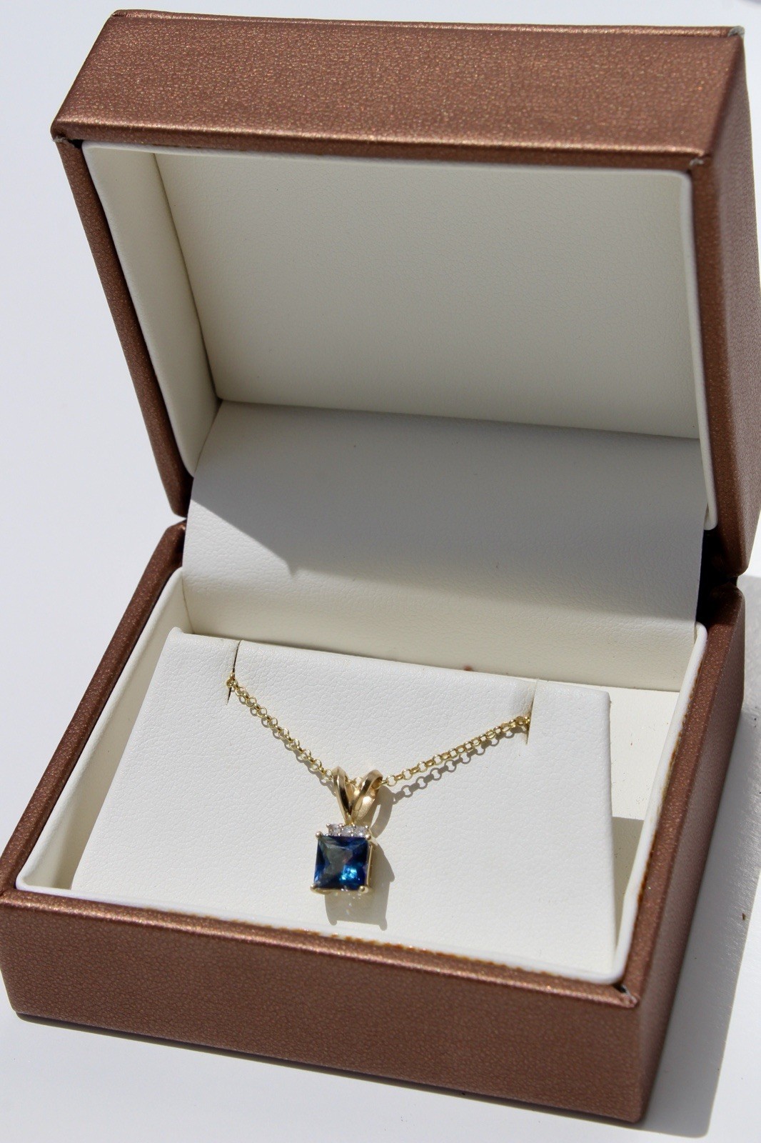 Alexandrite & Diamond Pendant, 1.37 Carats 10K Gold