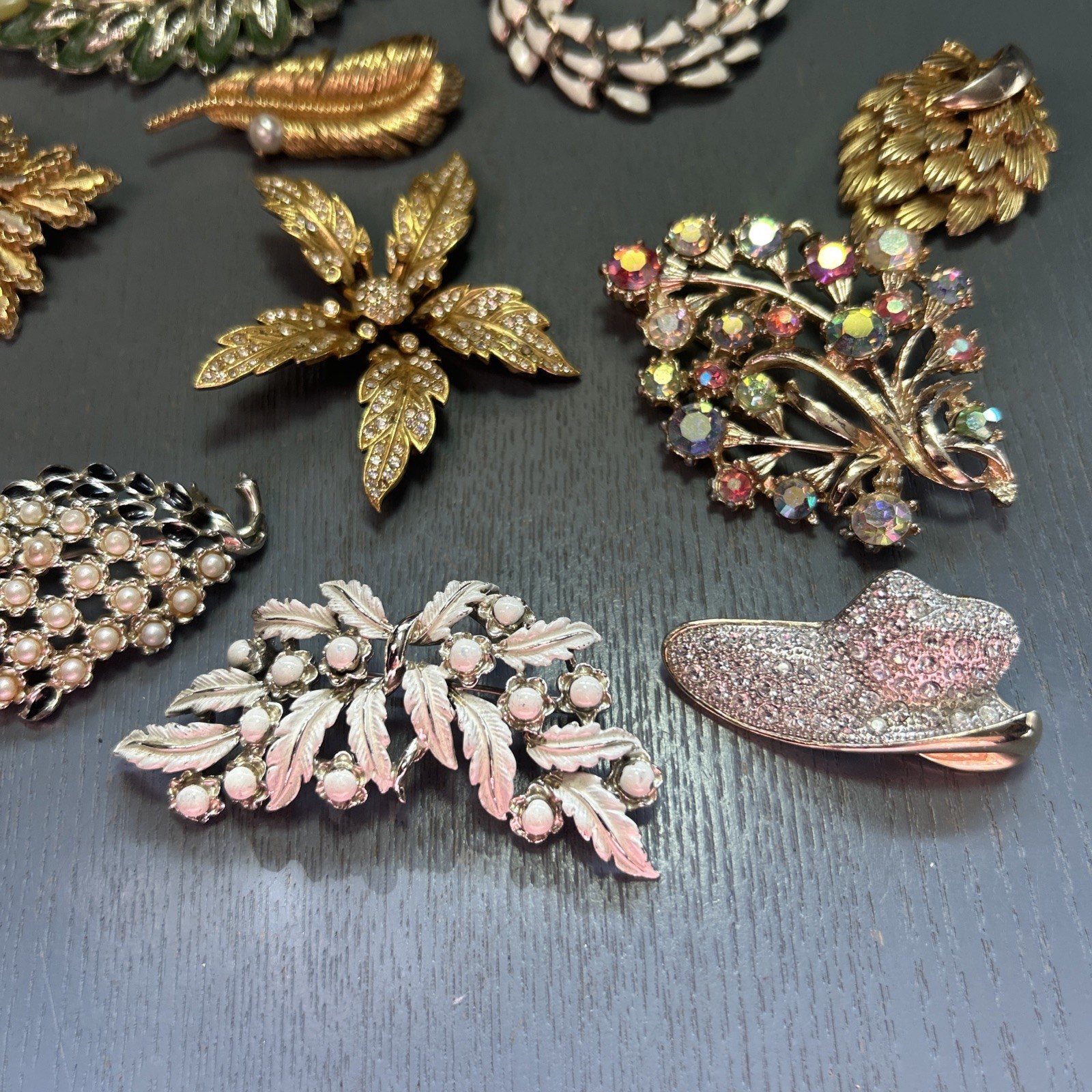 Collection Vintage Brooches Complete 12 In Total all intact