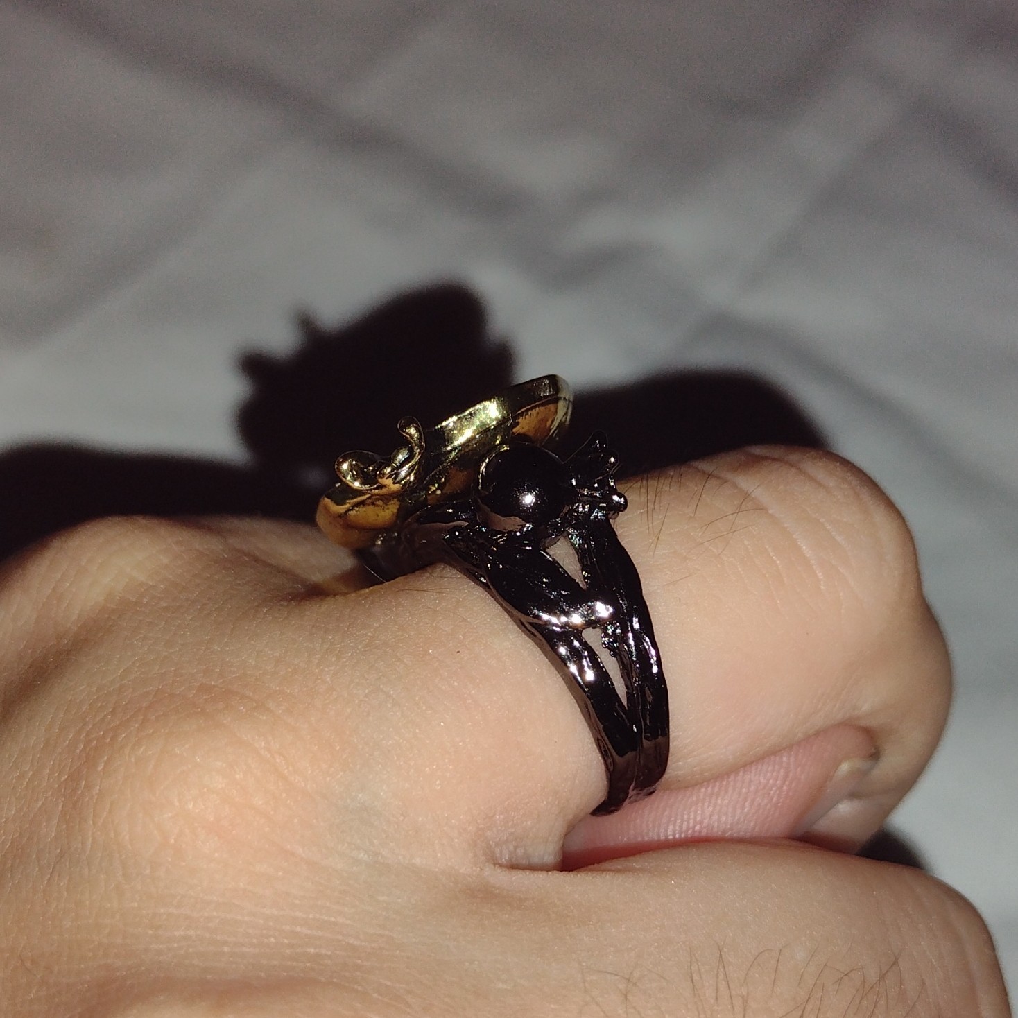 Red Crystal Cluster ring Black & Gold Tone Metal Size 7