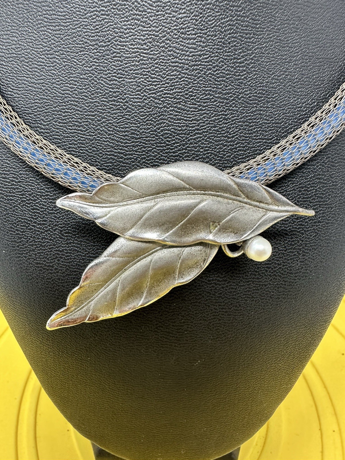 Sterling Silver Leaf Pendant Mesh Crochet Choker Necklace Elegant Chic 34g 16 In